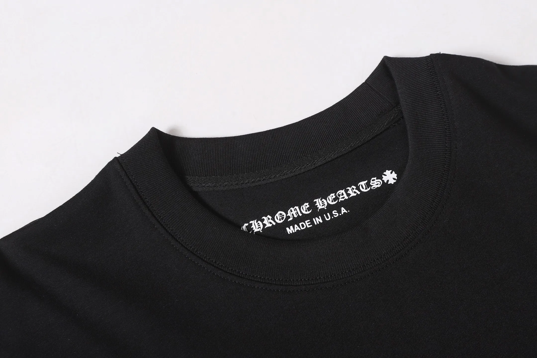 P150 Cross-border model, please do not place an order if you are pursuing quality -Chrome Hearts/Chrome Hearts Sanskrit rose printed bat sleeves popular short-sleeved T-shirt -High weight, high density and high quality, soft, delicate and skin-friendly wool, soft and silky to the touch, excellent warmth and skin-friendly properties -Customized weaving and dyeing, no color difference, no matter the fabric or workmanship details, beat the ordinary version on the market -Colour: black -Size: S M L XL